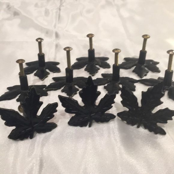 10 Copper Mountain Hardware 2 Inch Mapel Leaf Metal Cabinet and Furniture Knobs - Picture 6 of 6